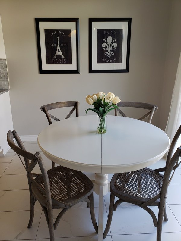 Tables en béton ciré : personnalisez votre Élégance moderne